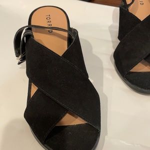 NEW NO TAG TORRID SUEDE SZ 11 BLACK